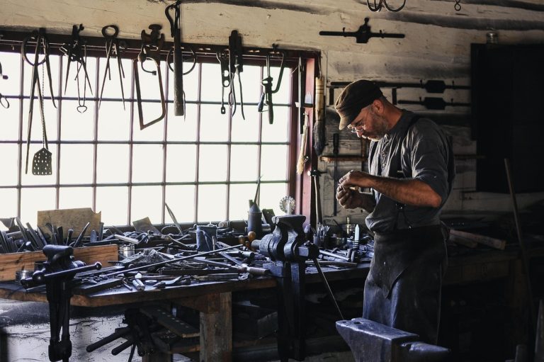 Handwerk hat goldenen Boden. Bild von Pexels auf Pixabay